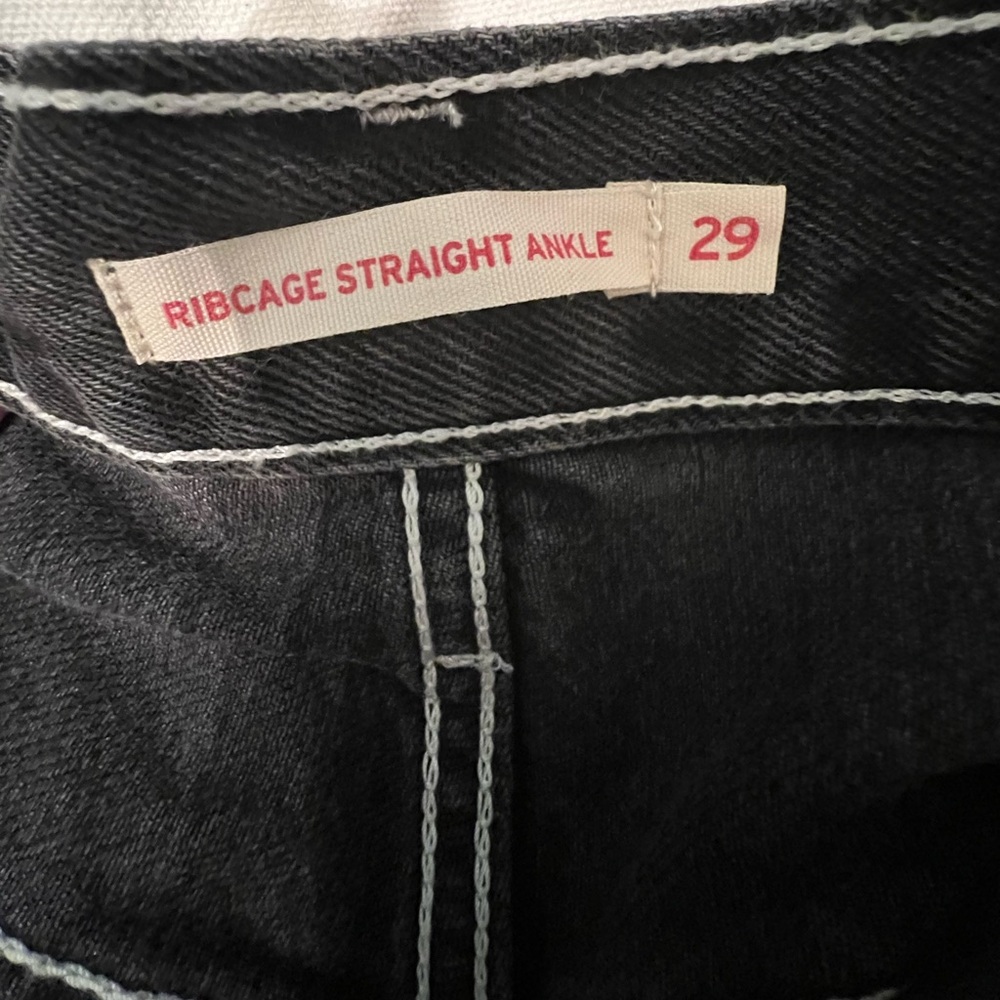 Women’s Levi’s Cropped Straight Ribcage Jeans!! - Picture 4 of 5